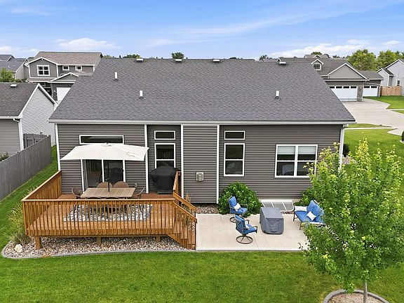 3rd image of 9655 Alderwood Dr