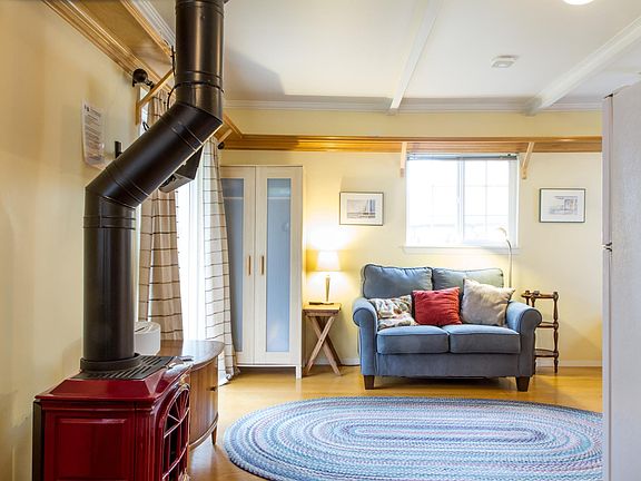 5th image of 2216 C St #Cottage