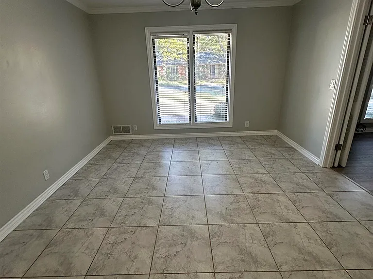 910 Van Horn St — Photo 5