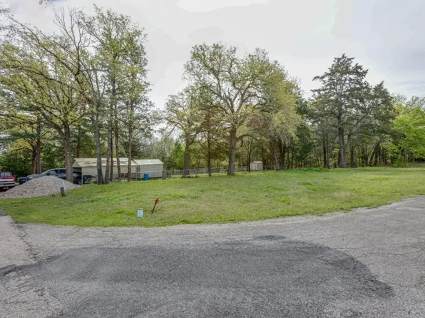 2565 Bass Dr, Wills Point, TX 75169