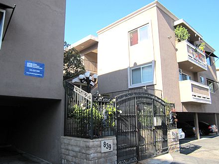 2nd image of 839 S Plymouth Blvd APT 1