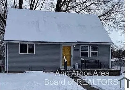 1135 Lexington Pkwy — Photo 1