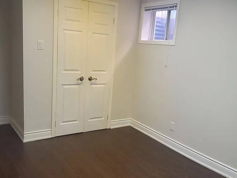 104 Houseman Cres — Photo 30