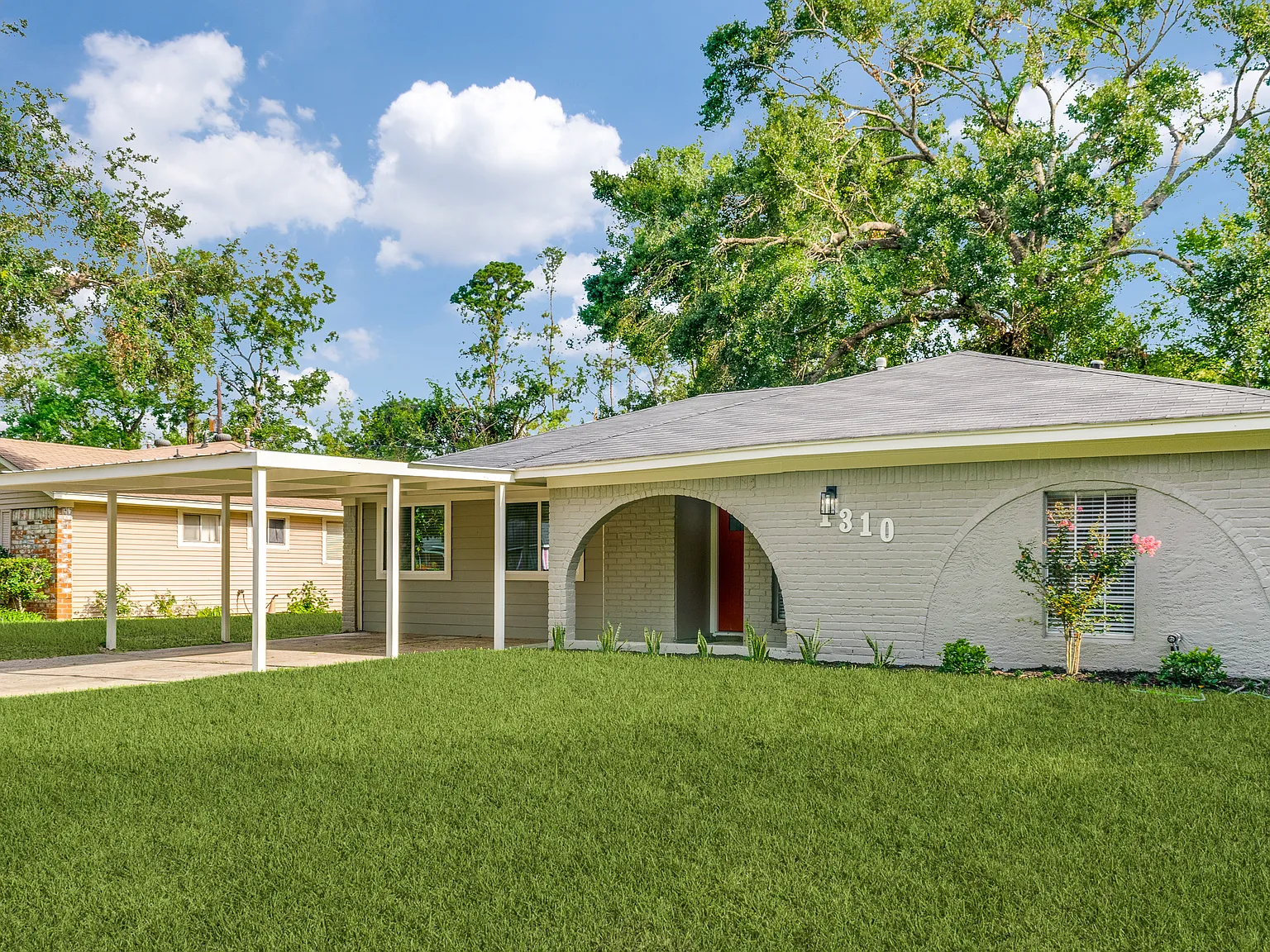 4 bed, 2.5 bath, 1602 sqft, $2,200 — Photo 2