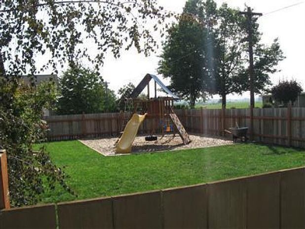 2nd image of 1965 Emerald Way