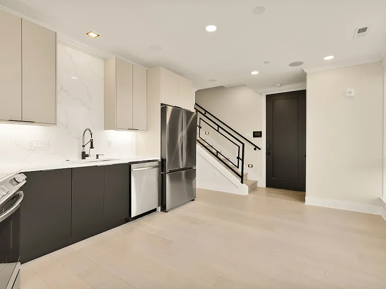 2305 Nicholson SE #100 — Photo 7