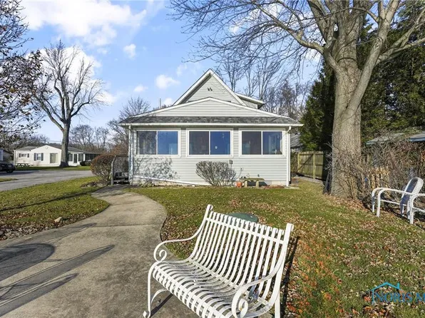 1108 E Hickory Grove Rd, Pt Clinton, OH 43452