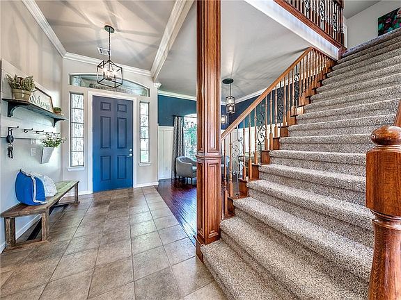 5th image of 308 S Wyndemere Lakes Dr