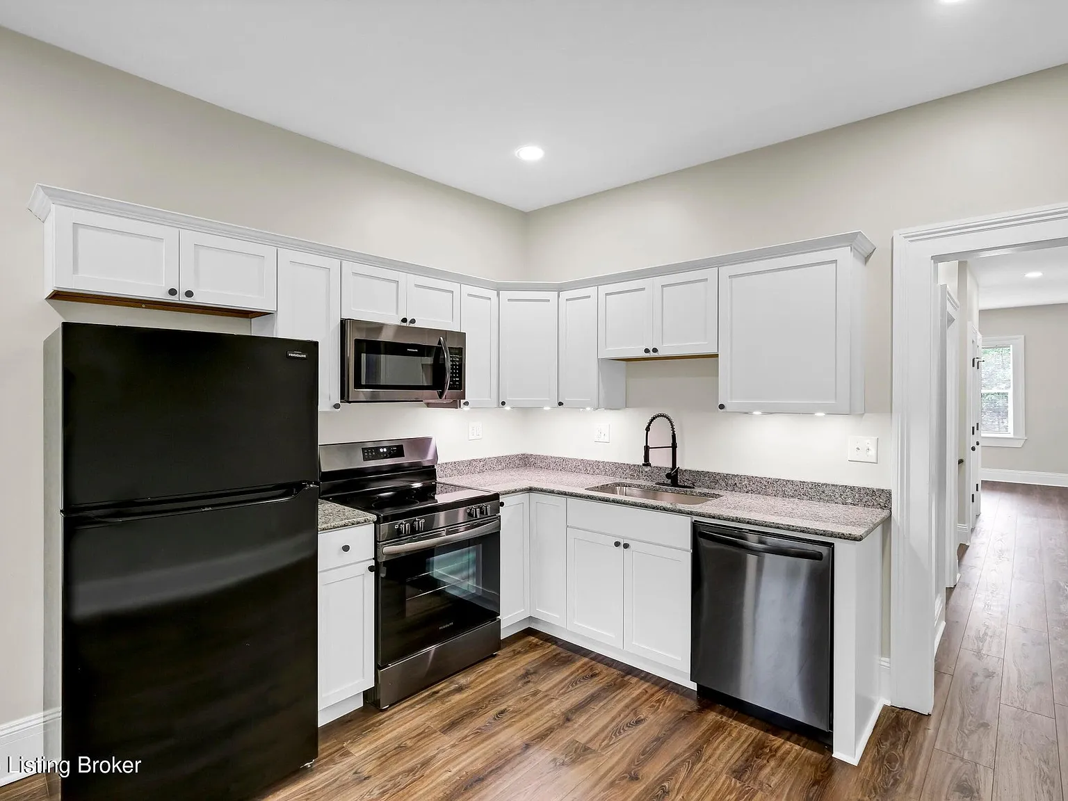 2 bed, 1.0 bath, 980 sqft, $1,425 — Photo 3
