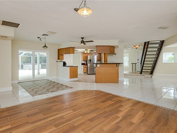 2nd image of 529 Coral Dr