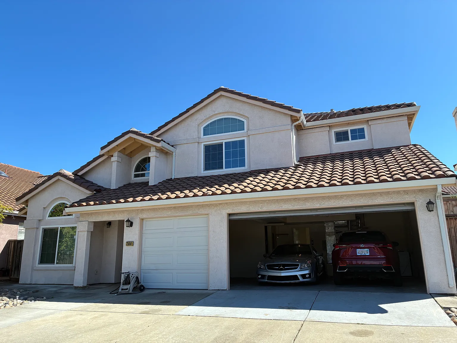 4 bed, 2200 sqft, $5,500 — Photo 1