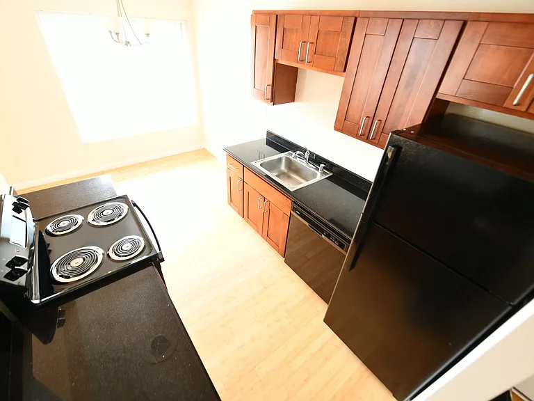 2p008 - Lake View East — Photo 19