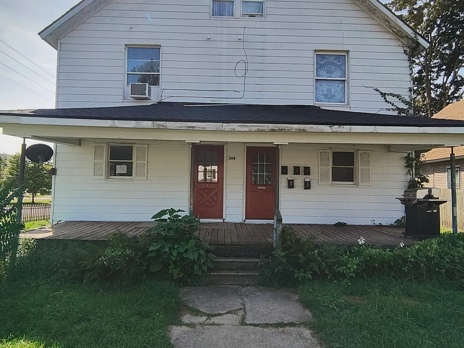 308 E Division St — Photo 2