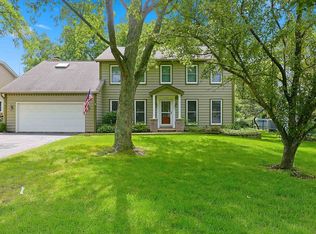 2528 Sun Valley Rd, Lisle, IL 60532