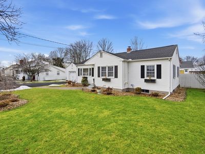 100 Kensington St, Feeding Hills, MA, 01030