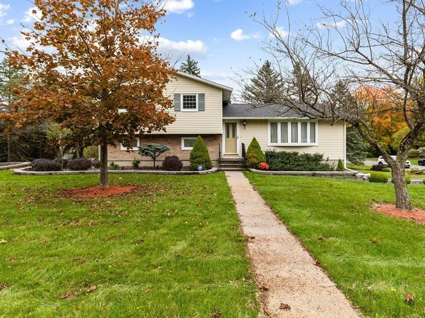 4408 Cindy Ln, Syracuse, NY 13215