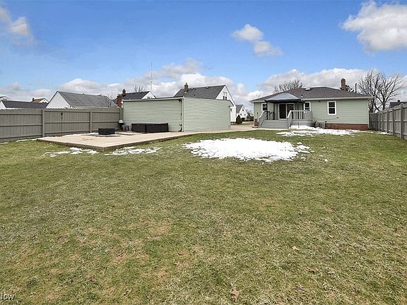 5th image of 3735 Hilltop Dr