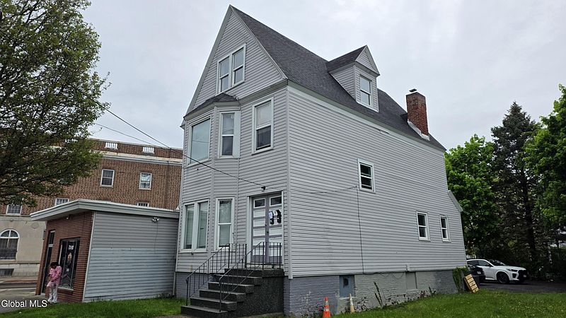 2nd image of 404 Delaware Avenue