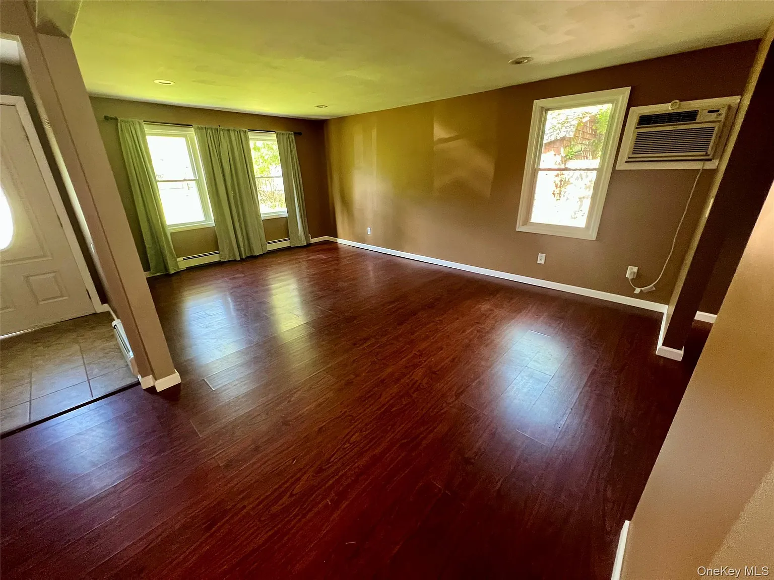 3 bed, 2.0 bath, 1908 sqft, $2,200 — Photo 3