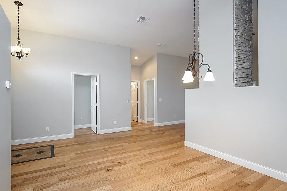 3 bed, 2.0 bath, 1459 sqft, $2,045 — Photo 4