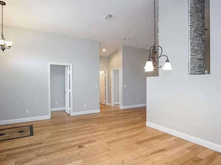 537 Bay Bridge Dr — Photo 4