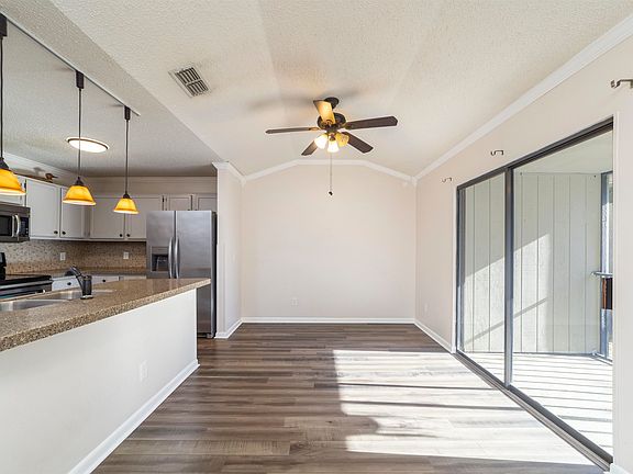 4th image of 8 Catalonia Ct