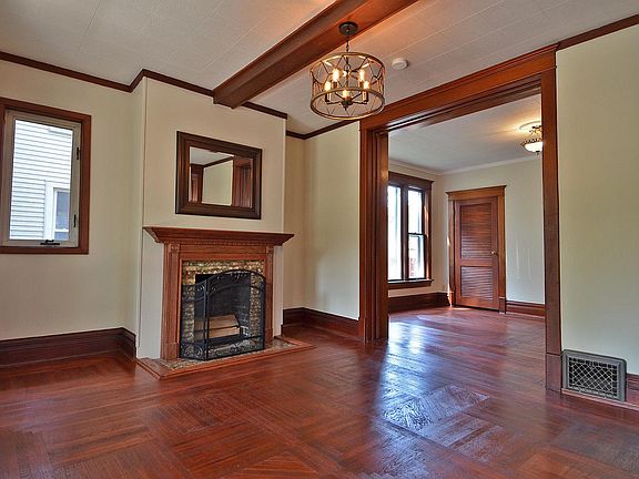 4th image of 210 W Washington St