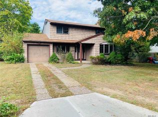 5 Executive Rd, Selden, NY 11784