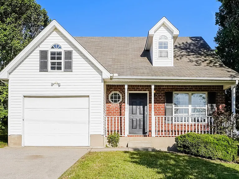 404 Barking Dr — Photo 1