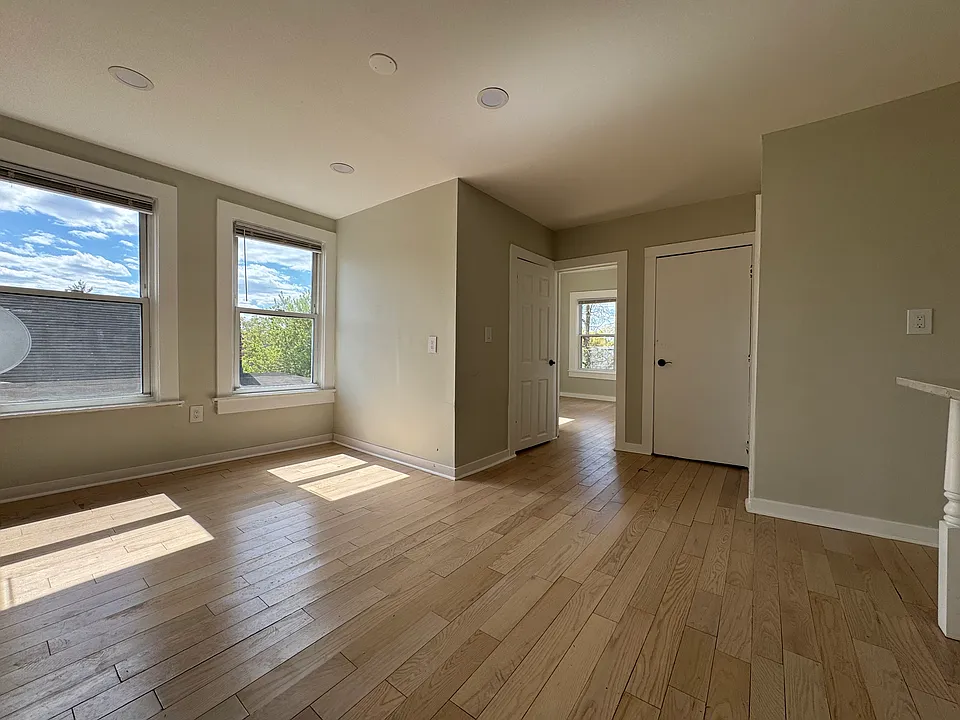 237 Davenport Ave #2B