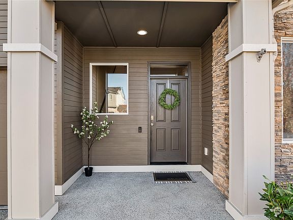 3rd image of 3017 73rd Avenue NE