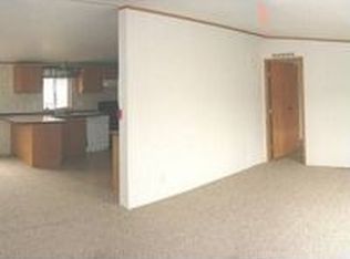 301 Trout Loop, Roseburg, OR 97471