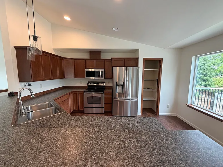 2581 NE Noble Loop — Photo 4