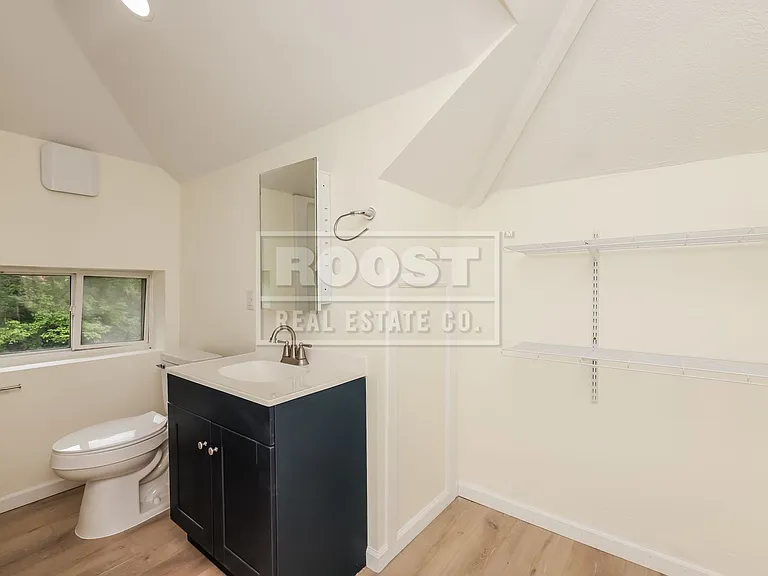 955 Avondale Ave — Photo 10