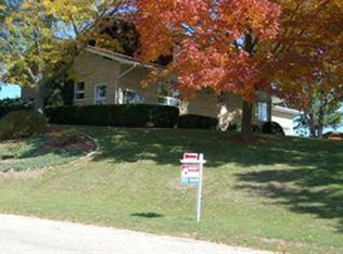 319 Hillcrest Dr, Beaver Dam, WI 53916