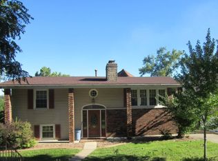 696 N Cove Ct, Decatur, IL 62521