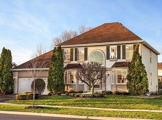 1282 Crystal Shore Dr, Carol Stream, IL