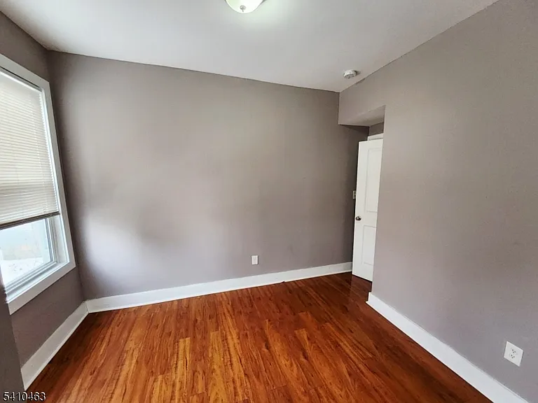146 Hollywood Ave — Photo 16