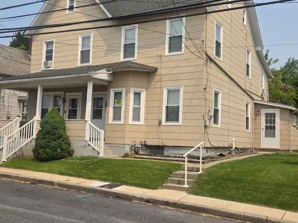 19 E Chestnut St, Nazareth, PA 18064