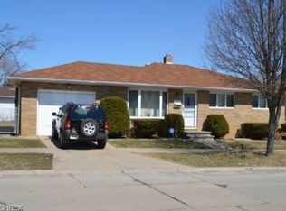 5834 W Glenn Dr, Maple Heights, OH