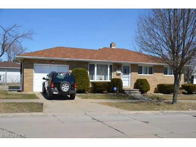 5834 W Glenn Dr photo 1