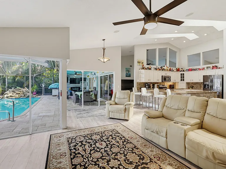 1619 Wiltshire Village Dr — Photo 35