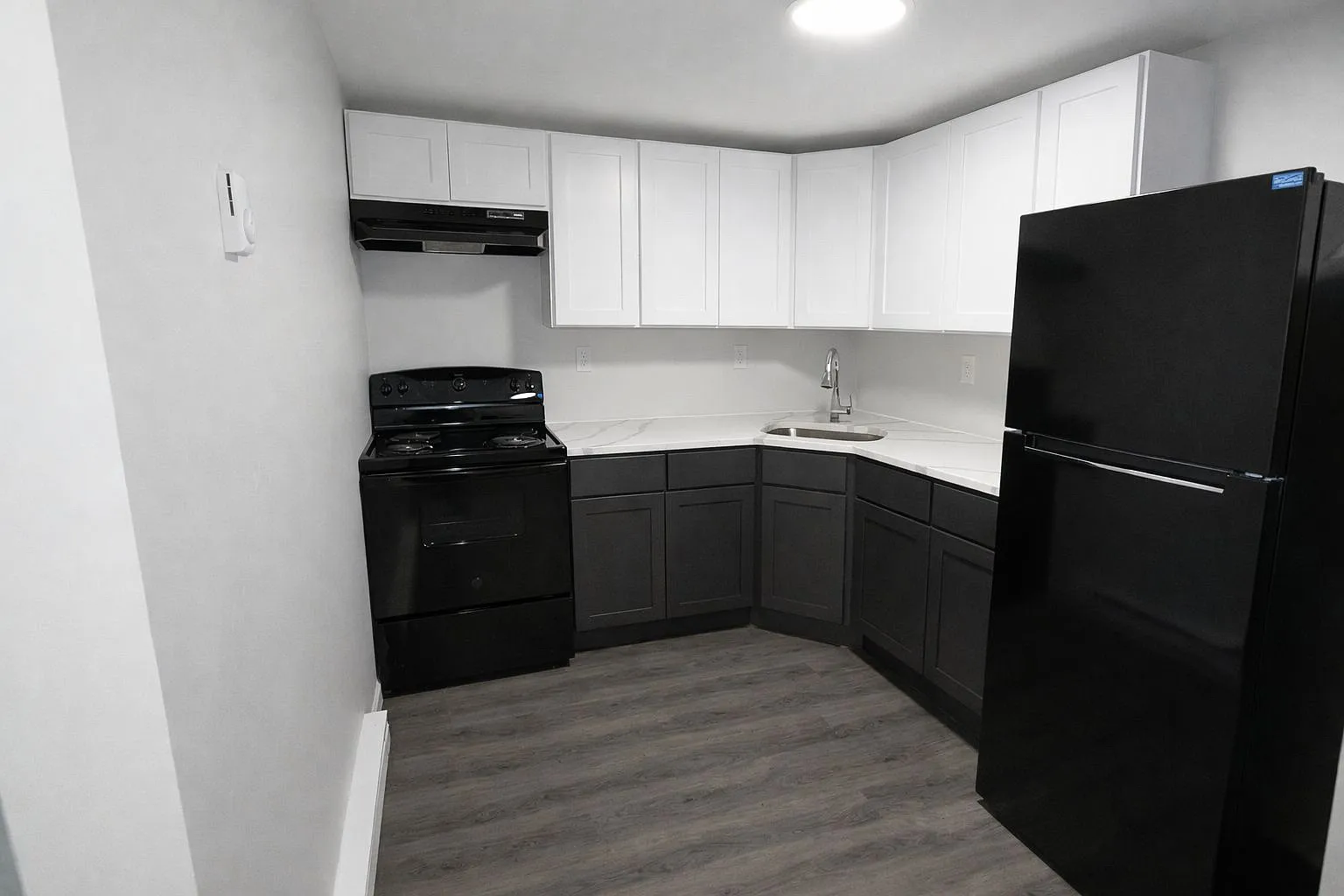 4 bed, 1000 sqft, $2,000 — Photo 2
