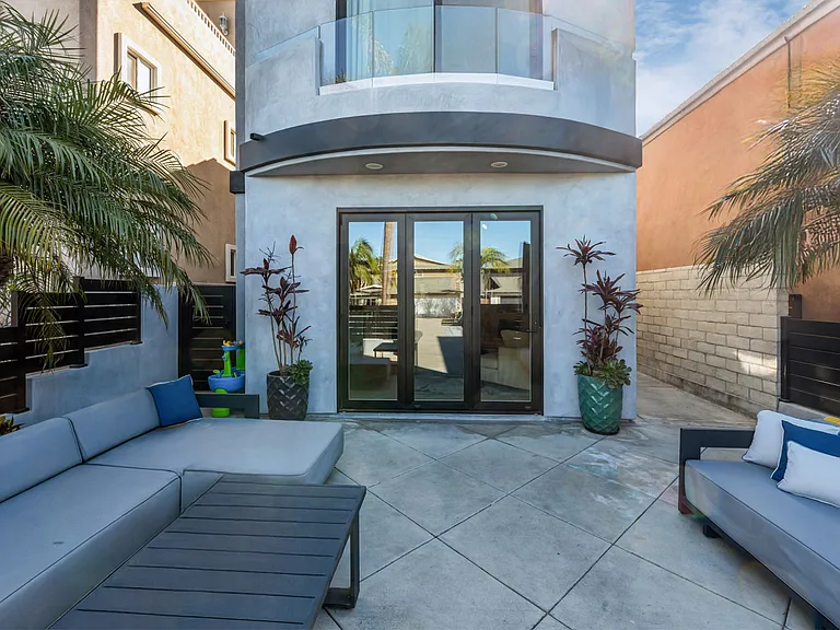 426 12th St — Photo 11