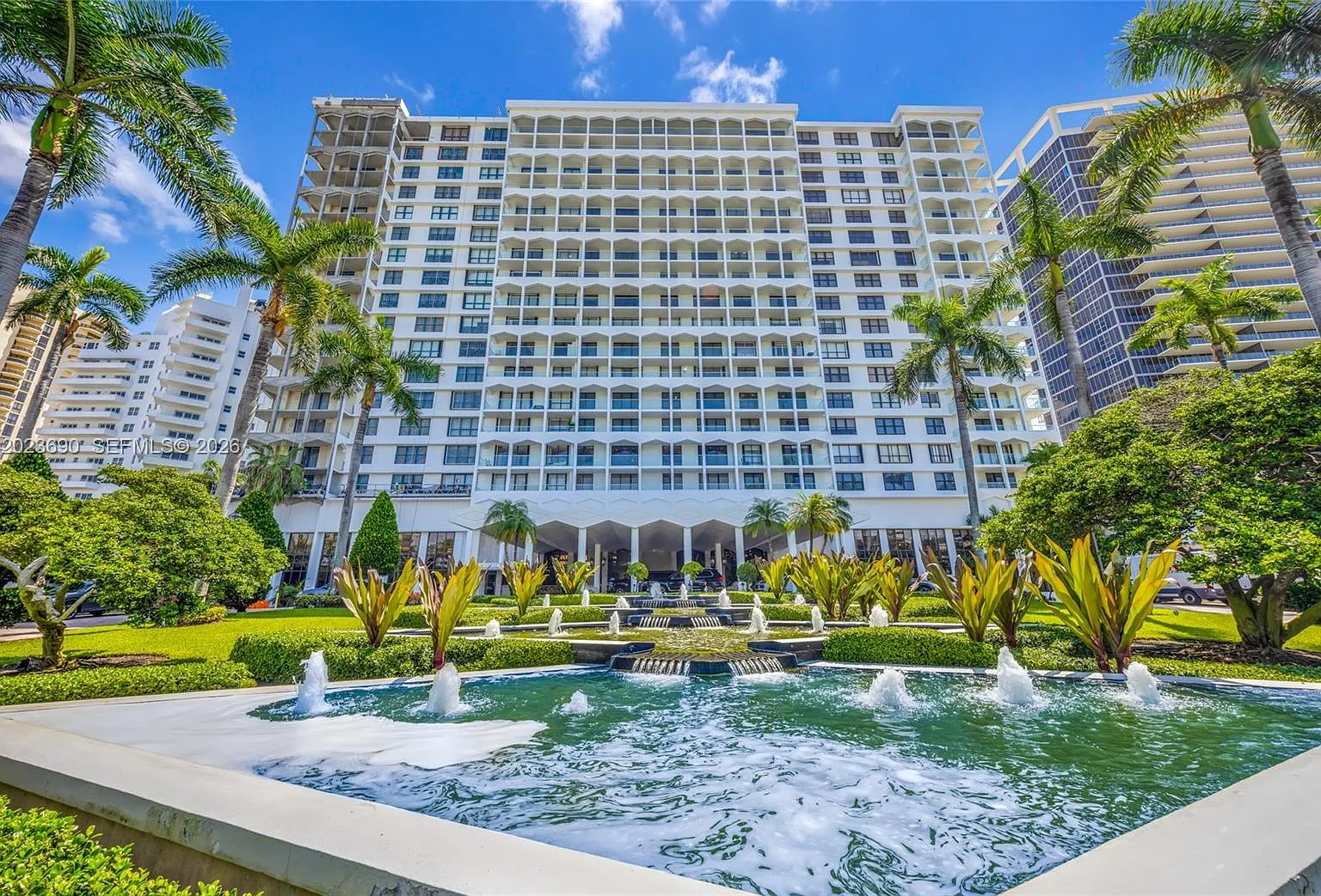 Balmoral Condo — Photo 1