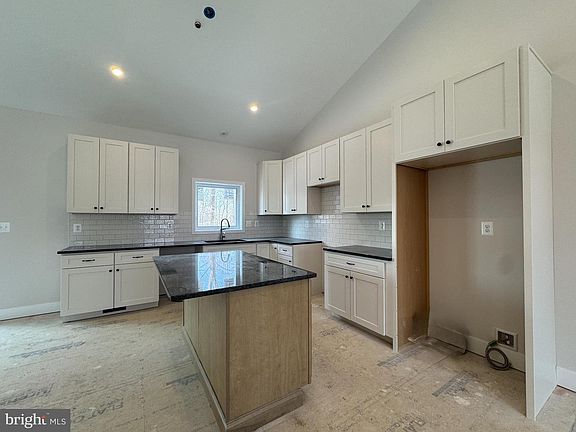 4th image of 1362 Solomons Island Rd