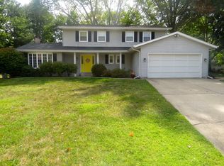 6 Anna Ln, Springfield, IL 62703
