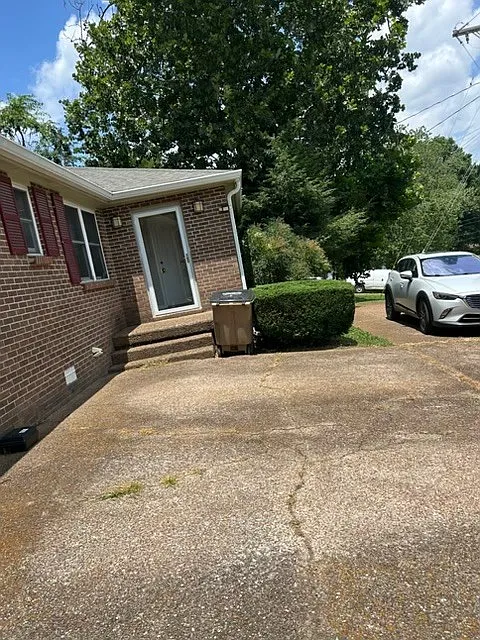 2 bed, 1.0 bath, 832 sqft, $1,600 — Photo 2