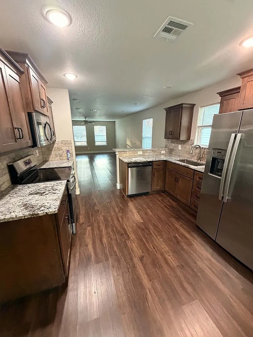 Charming 3 bedroom / 2 bathroom home in Oronogo Mo!! Fenced in Yard!! - Spacious and Move in Ready!! — Photo 3
