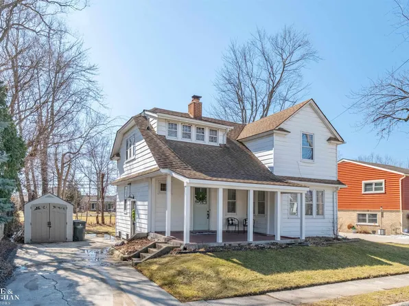 22828 Poplar Beach Dr, Saint Clair Shores, MI 48081